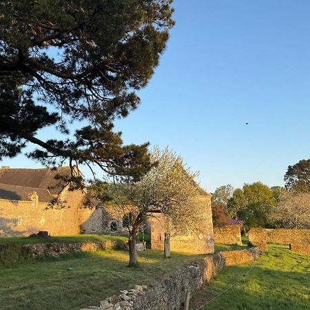 Gite De Couple Cosy Avec Vue Sur Chateau Tremohar - Golfe Du Morbihan, 20 Min De Vannes Berric المظهر الخارجي الصورة