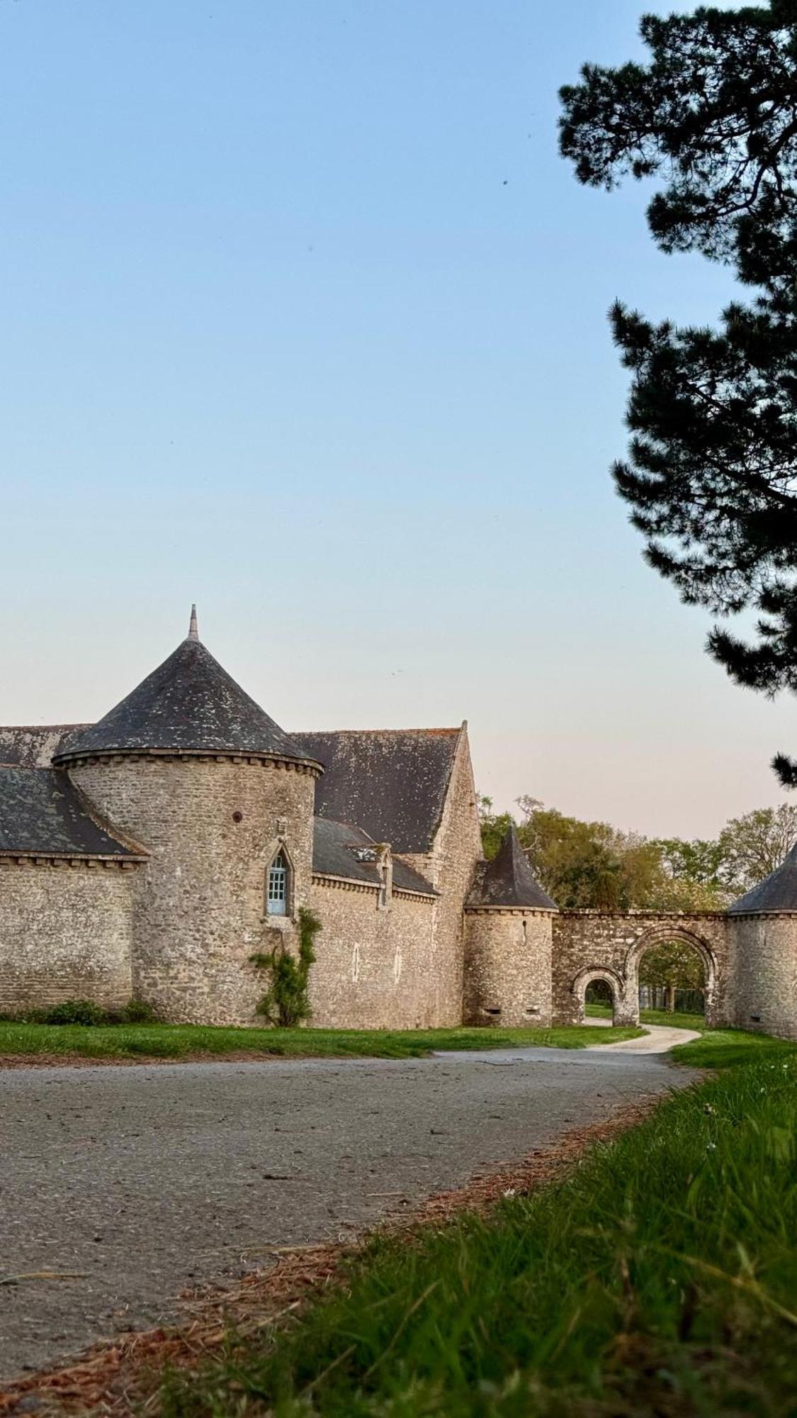 Gite De Couple Cosy Avec Vue Sur Chateau Tremohar - Golfe Du Morbihan, 20 Min De Vannes Berric المظهر الخارجي الصورة