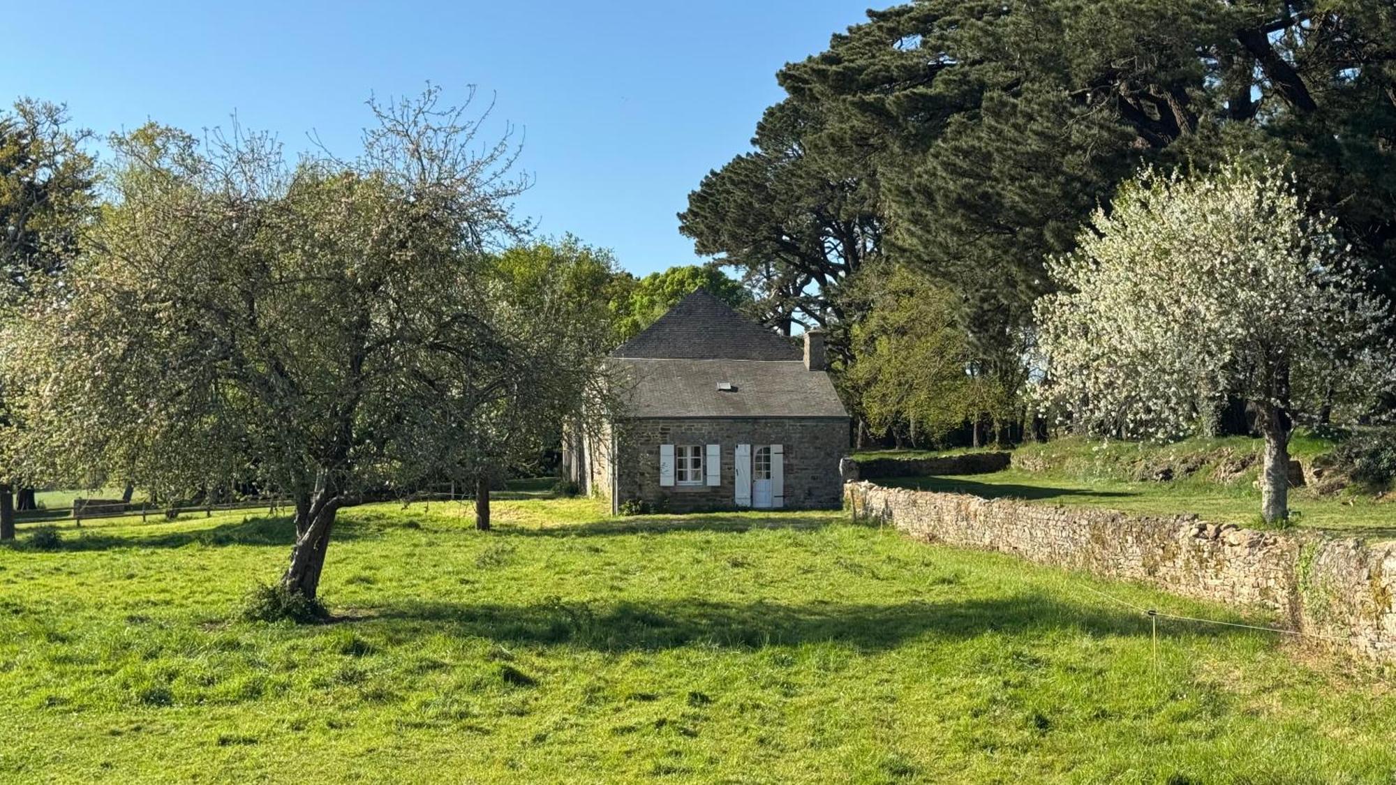 Gite De Couple Cosy Avec Vue Sur Chateau Tremohar - Golfe Du Morbihan, 20 Min De Vannes Berric المظهر الخارجي الصورة